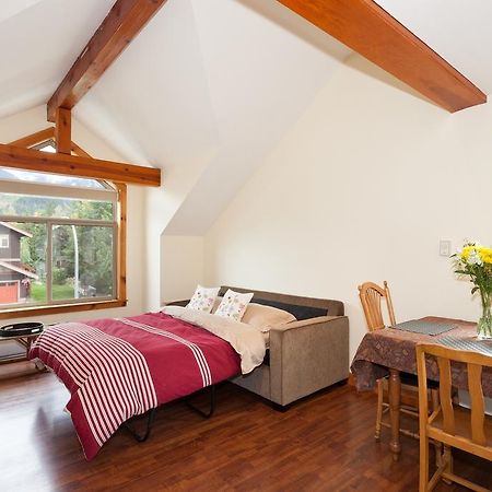 Pemberton Valley 1 Bedroom Suite King Size Bed Wifi Cable Tv Air Conditioning Free Parking Walk To Village Amazing Views Garden Seating Area Dış mekan fotoğraf