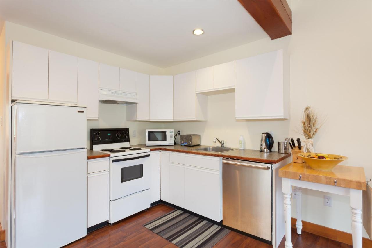 Pemberton Valley 1 Bedroom Suite King Size Bed Wifi Cable Tv Air Conditioning Free Parking Walk To Village Amazing Views Garden Seating Area Dış mekan fotoğraf