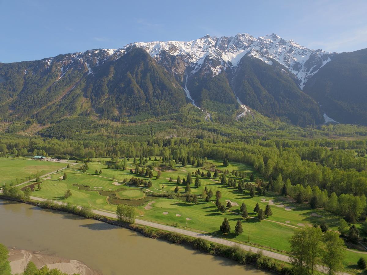 Pemberton Valley 1 Bedroom Suite King Size Bed Wifi Cable Tv Air Conditioning Free Parking Walk To Village Amazing Views Garden Seating Area Dış mekan fotoğraf